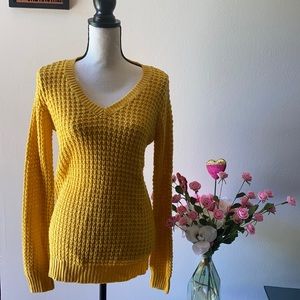 ❤️💕Yellow KNITTED PULL OVER❤️💕small